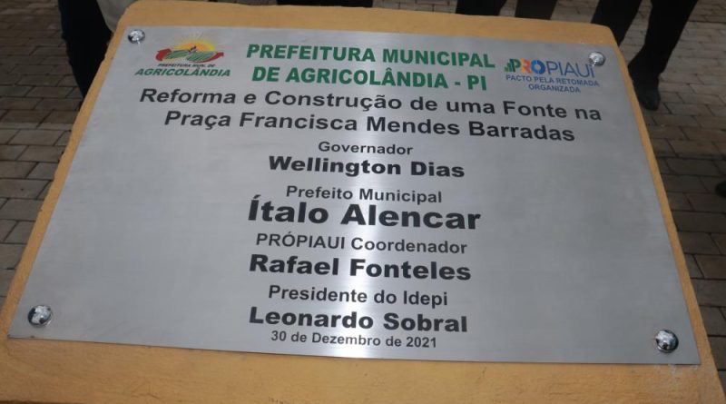 Prefeito Ítalo Alencar Inaugura Reforma e Construção de Fonte na Praça Francisca Mendes Barradas
