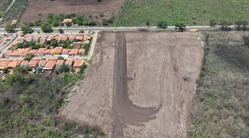 Prefeitura de Agricolândia realiza limpeza do Terreno para Construção de Casas Populares