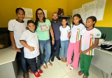 Prefeitura de Agricolândia realizou a entrega de fardamento escolar para os alunos da rede municipal de ensino