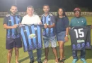 Prefeito Marcão do Povo entrega material esportivo à Comunidade Buraco D’água